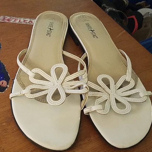 White Stag Floral Strap Design 0.25" Heel - Picture 1 of 2